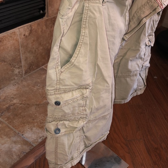 Men’s tan cargo shorts by iron company - Picture 6 of 6